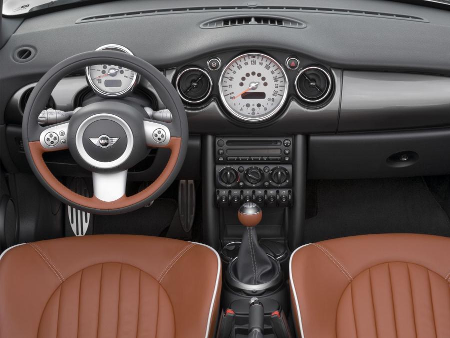  Mini Cooper S Cabrio Sidewalk 2006 года  (фото 13 из 19)